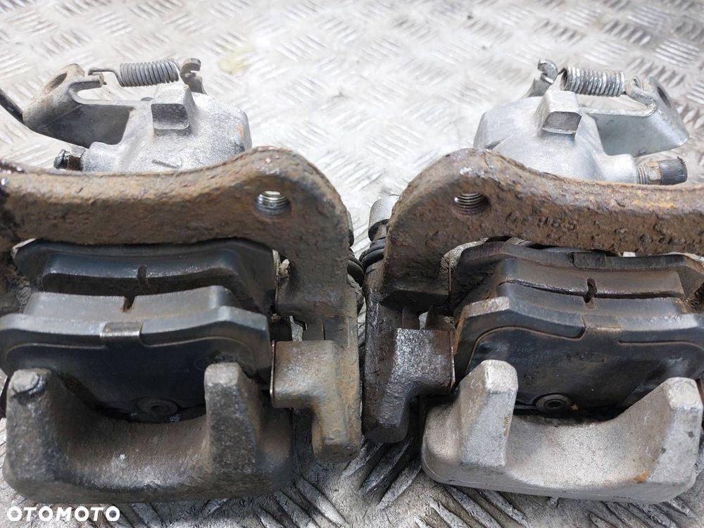 ZACISK HAMULCOWY LEWY TYŁ + PRAWY TYŁ RENAULT SCENIC I LIFT - 4