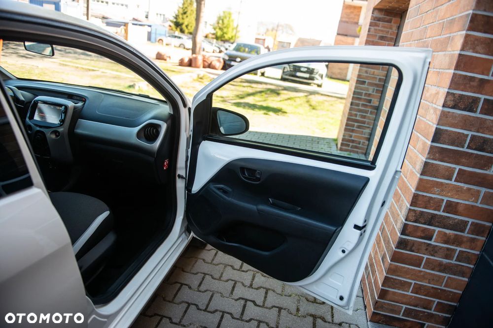 Toyota Aygo x-play Eco - 26