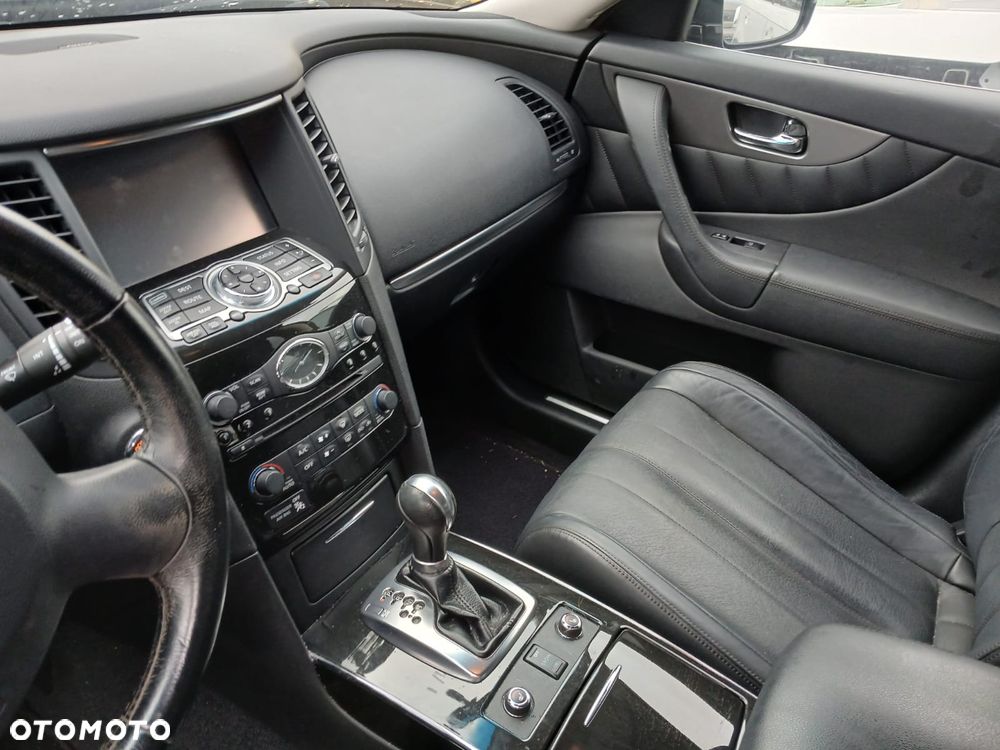 Infiniti QX70 - 24