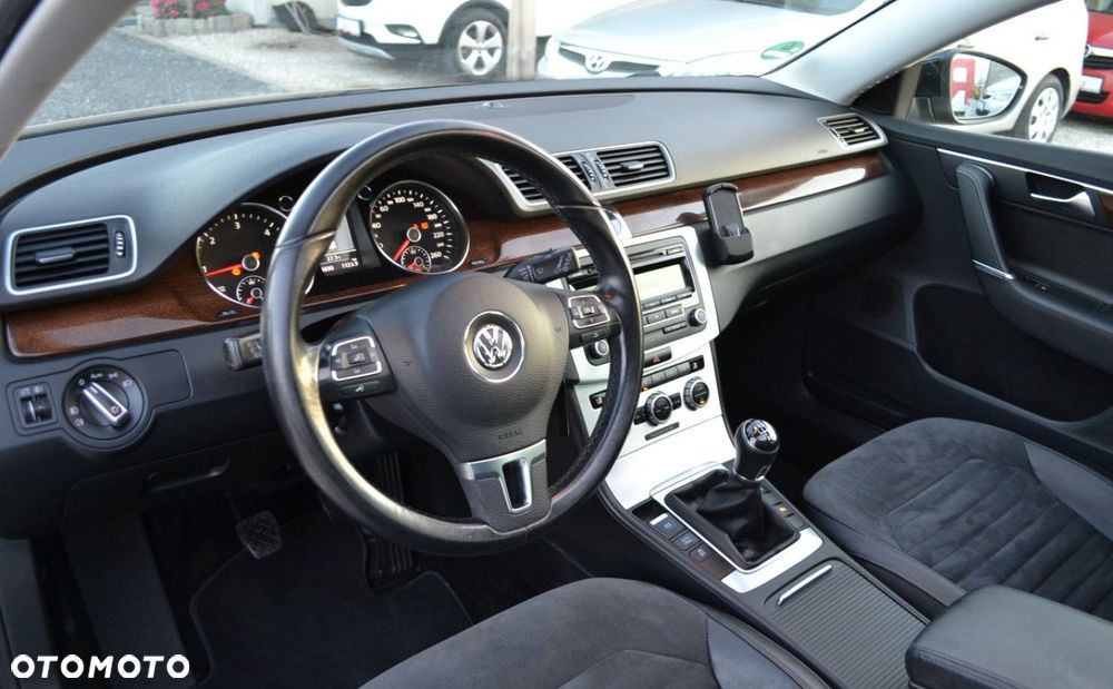 Volkswagen Passat - 20