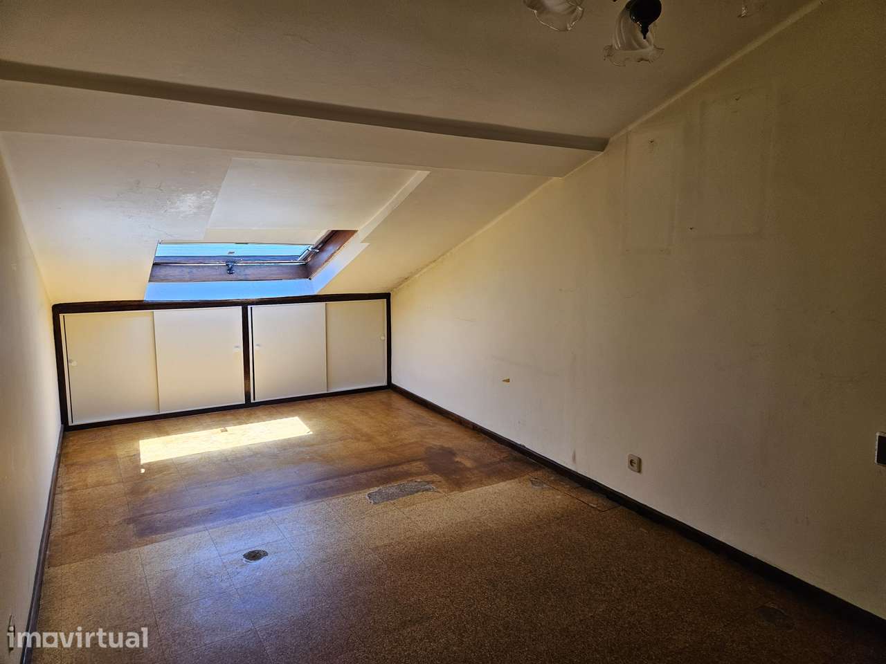 Apartamento T1 sem cozinha ( ler descrição) em São Domingos de Benfica - Grande imagem: 4/16