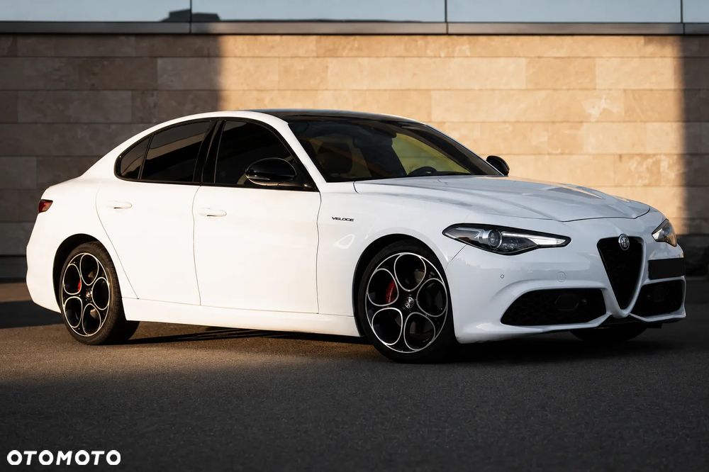 Alfa Romeo Giulia 2.0 Turbo 16V AT8-Q4 Ti - 1