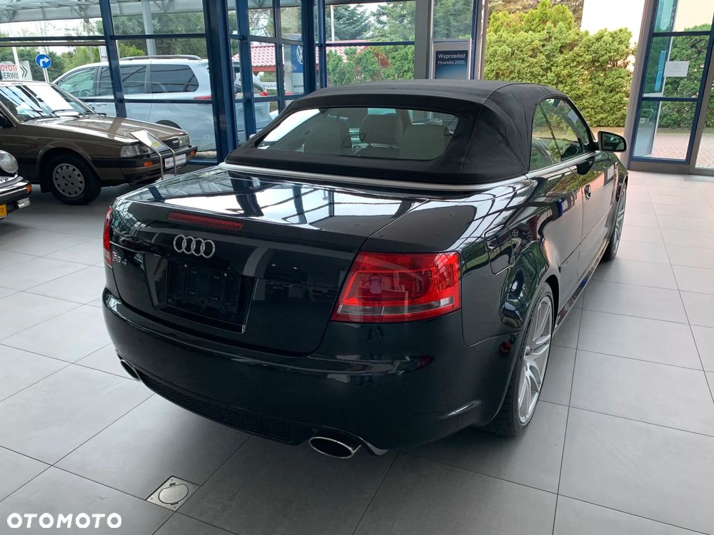 Audi RS4 Limousine Standard - 15