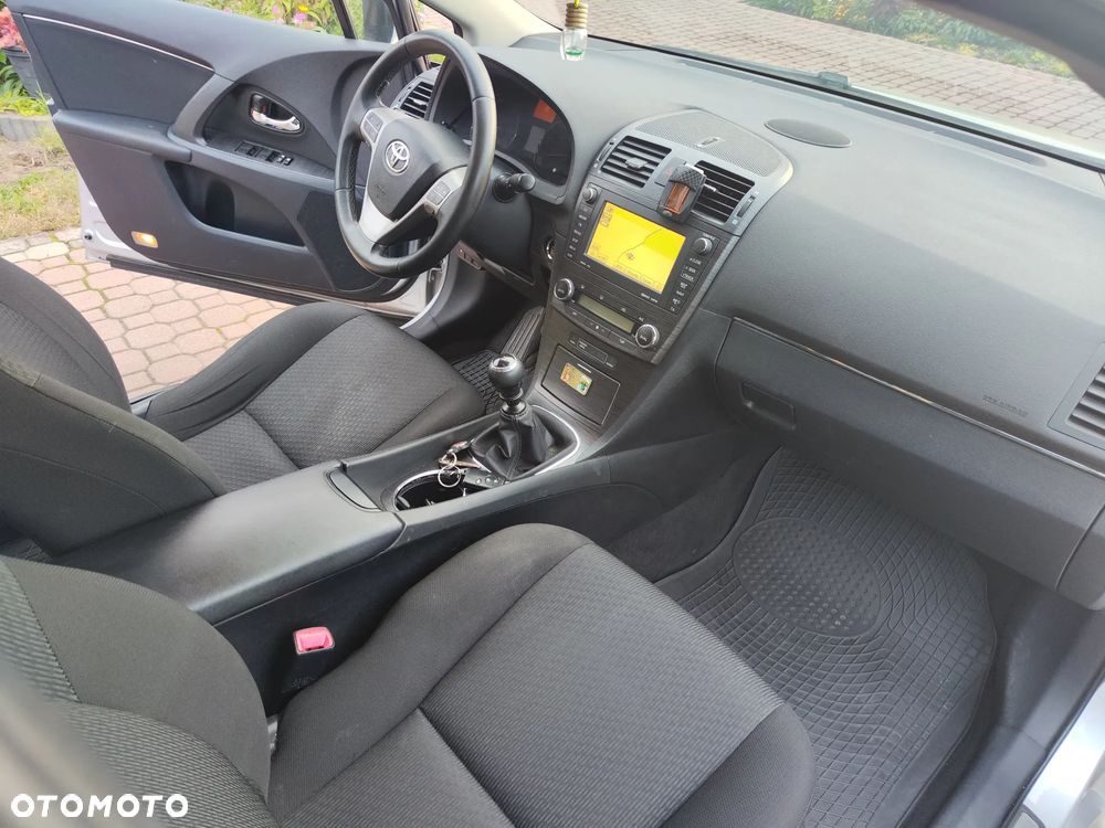 Toyota Avensis 2.0 D-4D 2010 - 16
