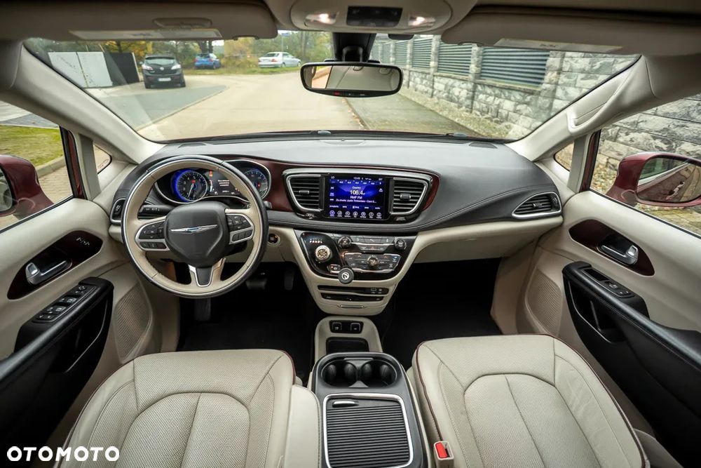 Chrysler Pacifica - 22