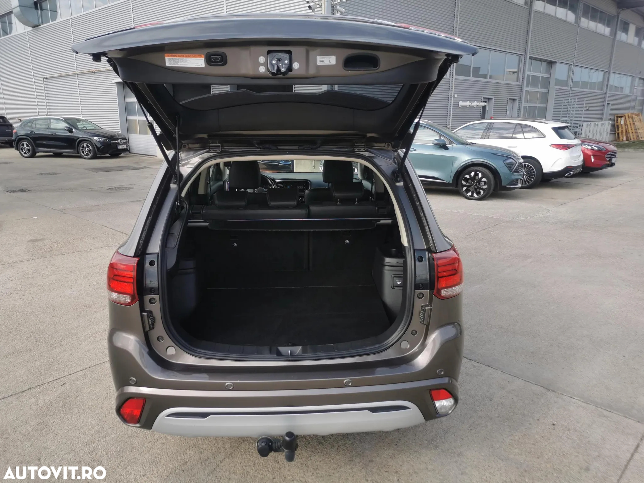 Mitsubishi Outlander PHEV 2.4 L 4X4 Invite - 17