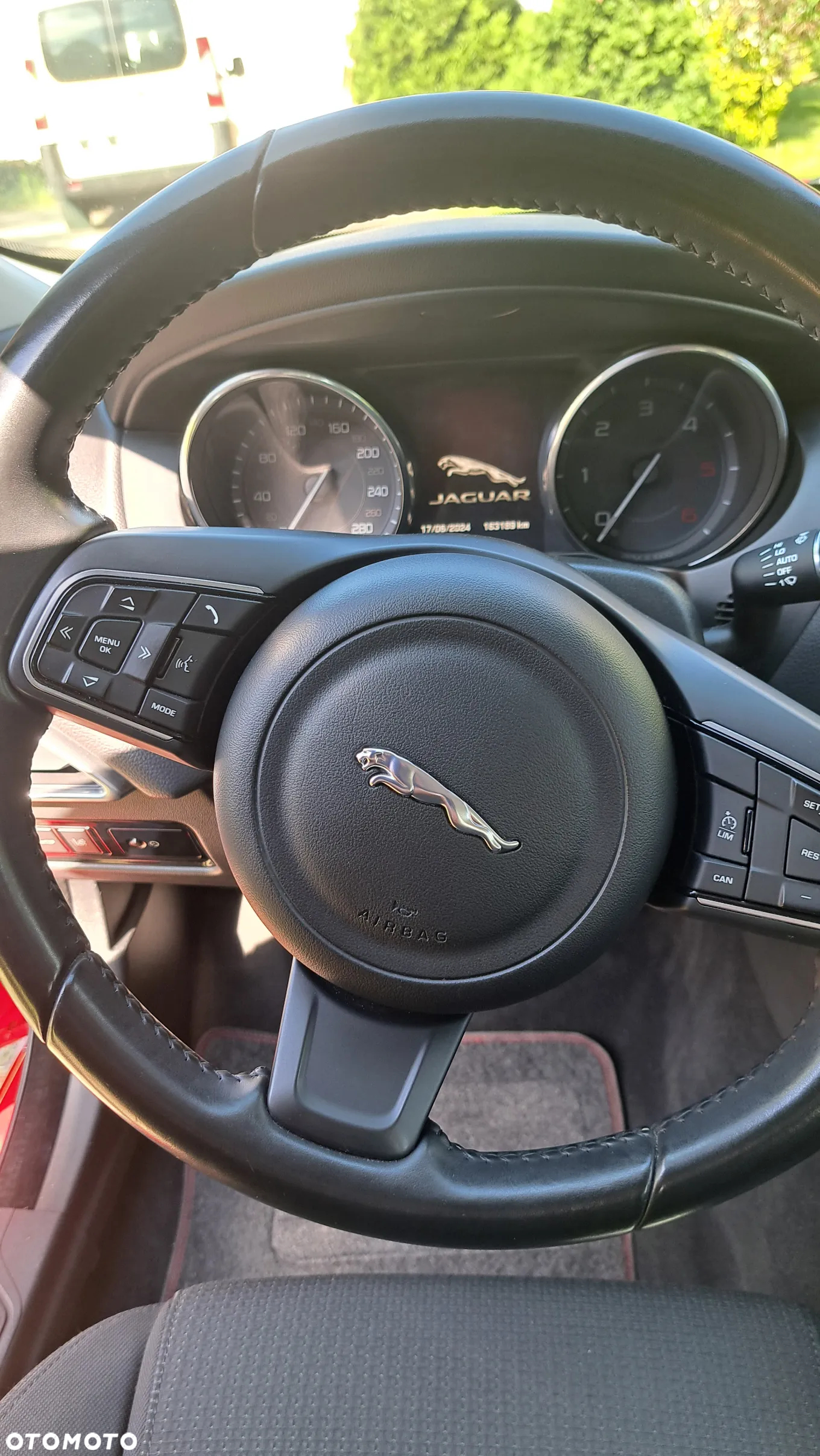 Jaguar XE 2.0 D Pure - 9