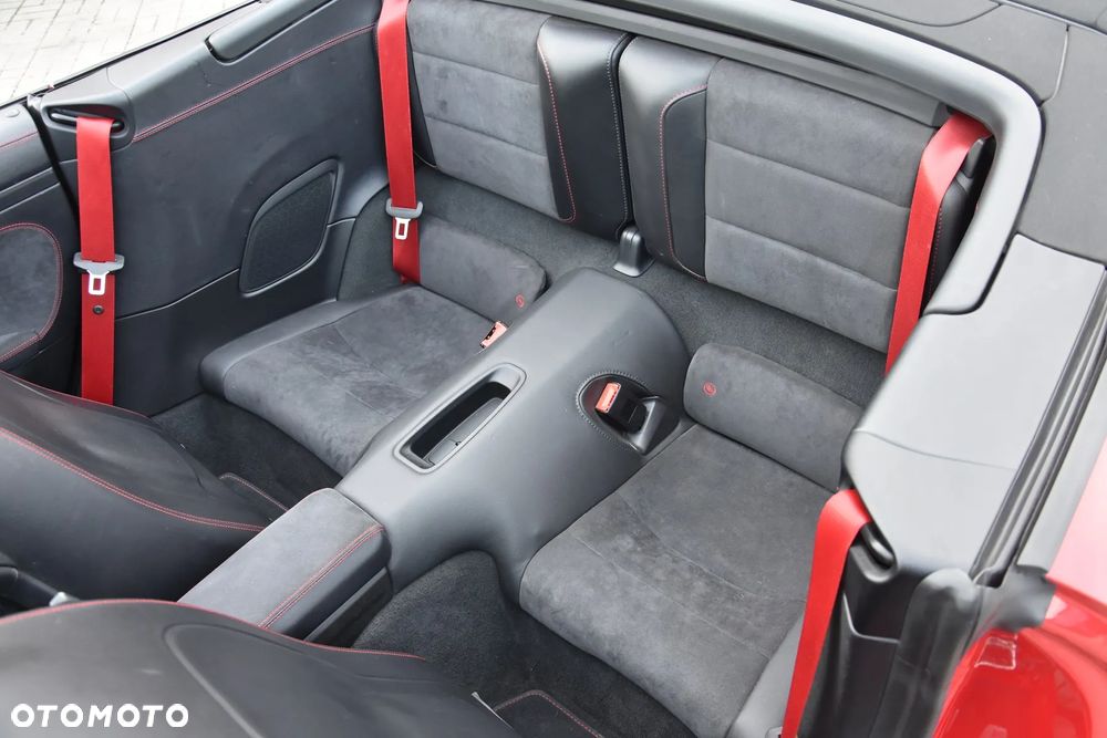 Porsche 911 Carrera 4 GTS PDK - 14