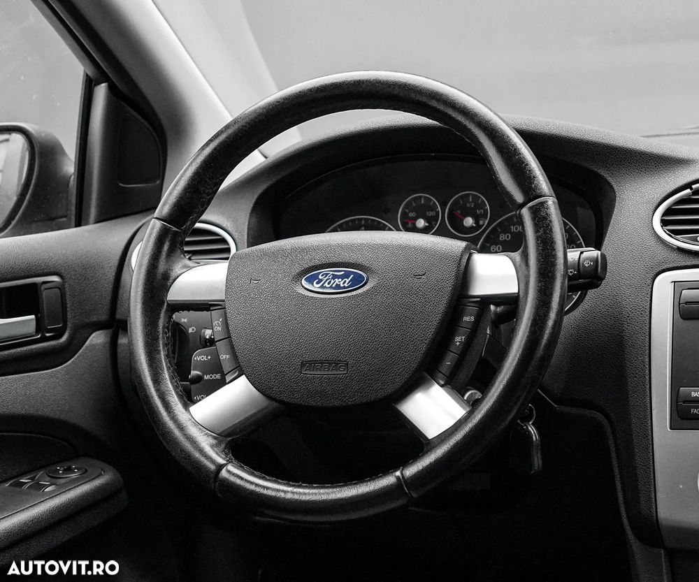 Ford Focus 1.6 16V Ambiente - 18