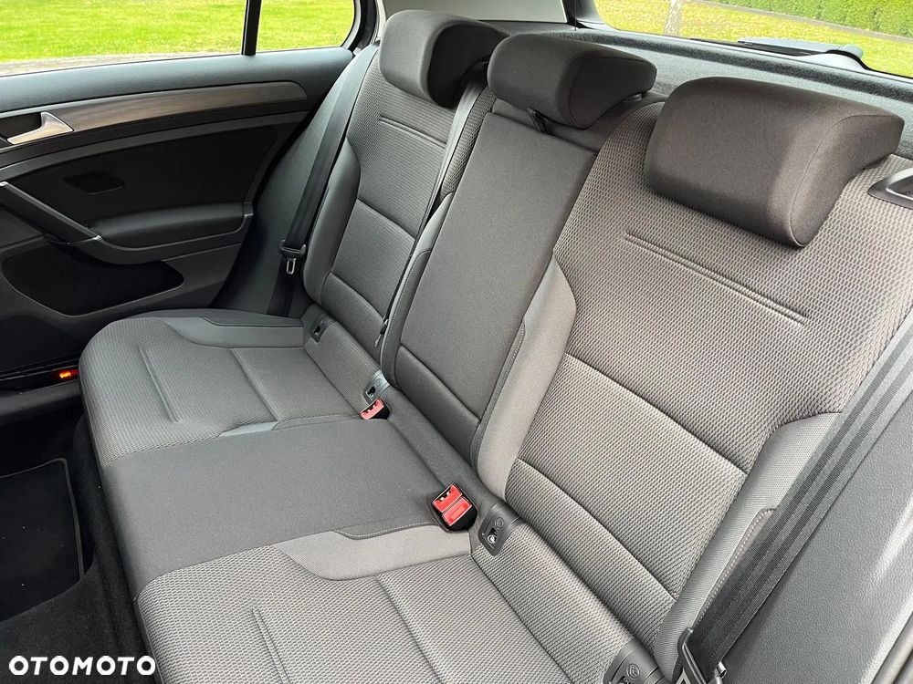 Volkswagen Golf e-Golf - 19