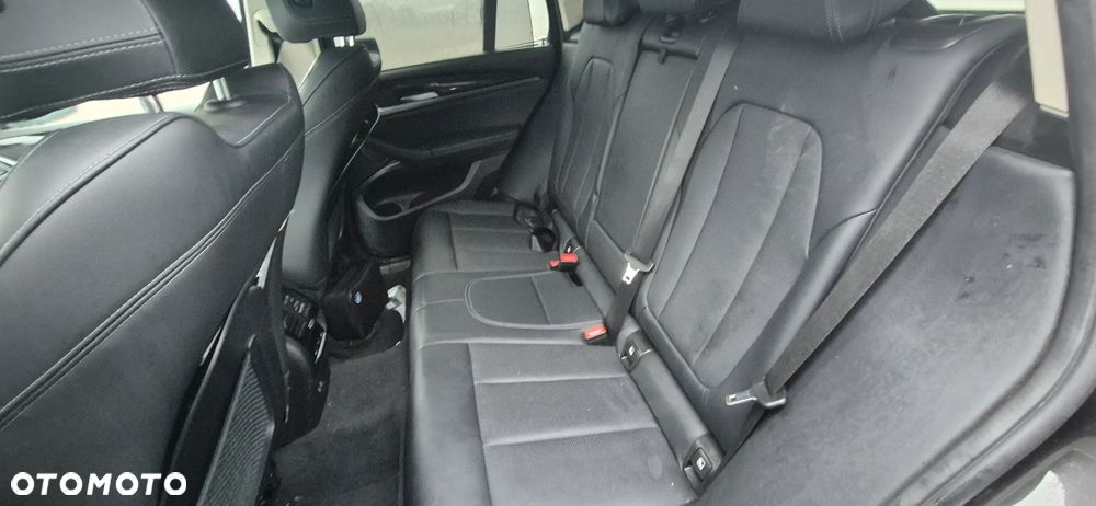 BMW X3 xDrive20d MHEV Advantage - 32