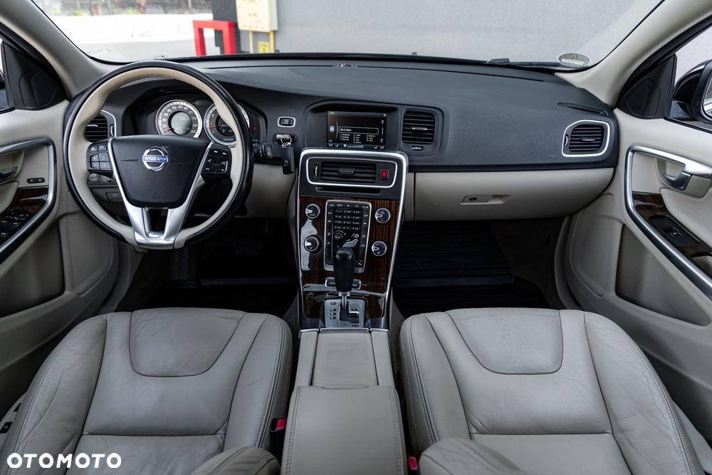 Volvo V60 T6 AWD Geartronic Summum - 26
