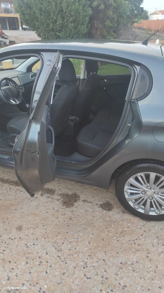 Peugeot 208 1.2 PureTech Style - 9