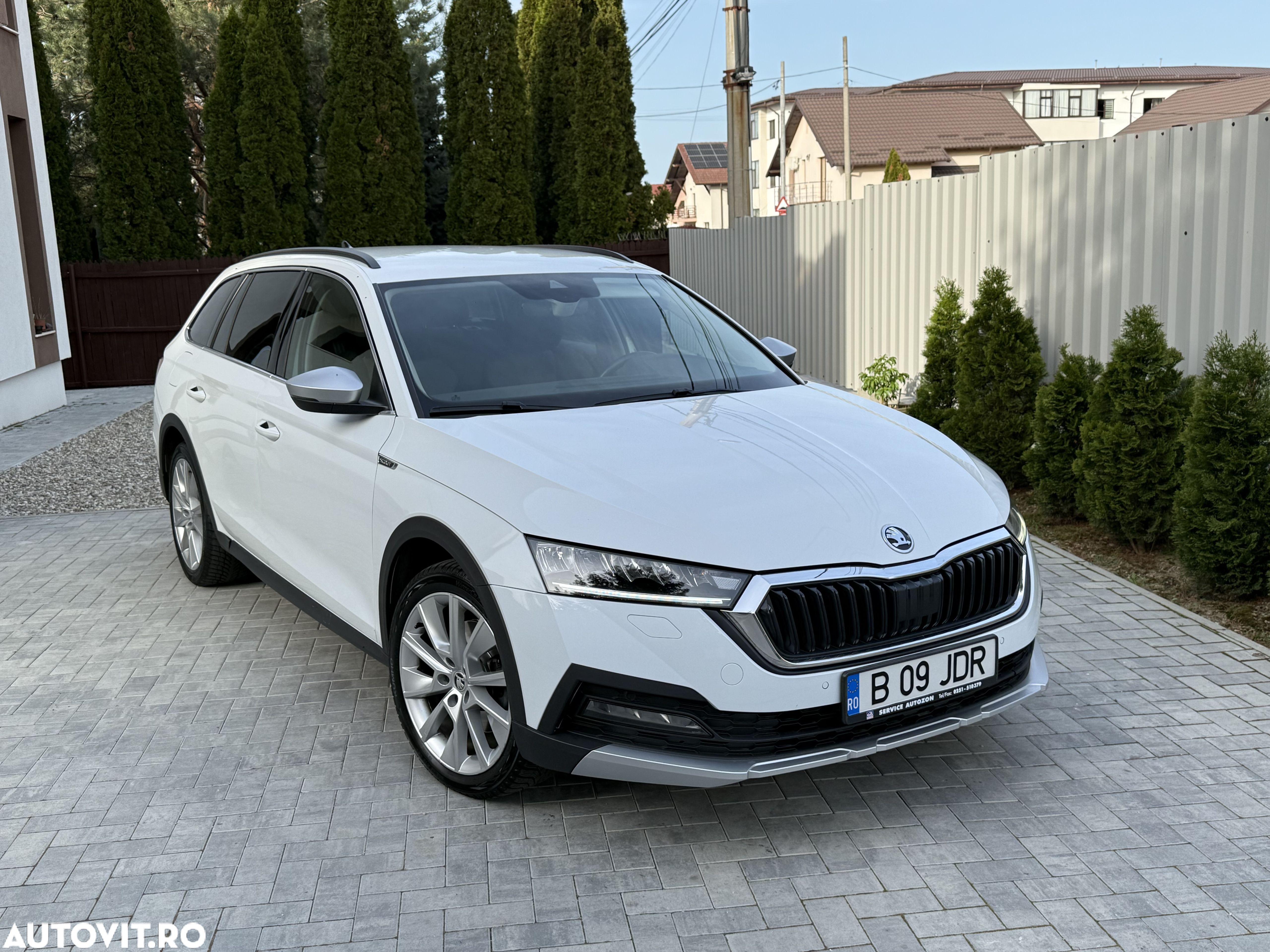 Skoda Octavia Combi 2.0 TDI DSG 4X4 Scout - 1