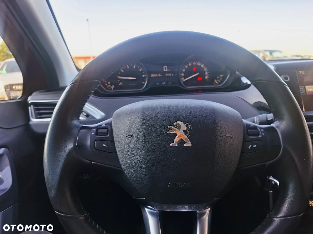 Peugeot 2008 1.2 Pure Tech Style S&S - 13