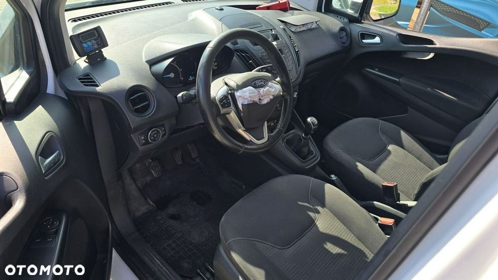 Ford Transit Courier - 14