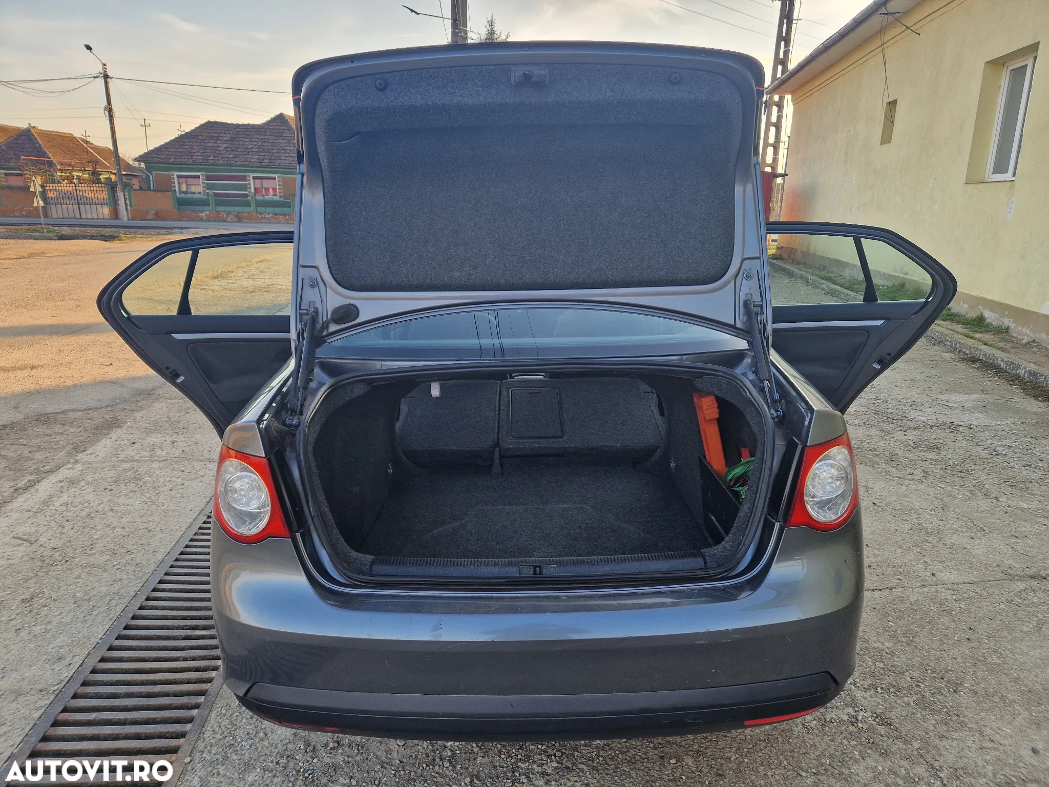 Volkswagen Jetta - 15