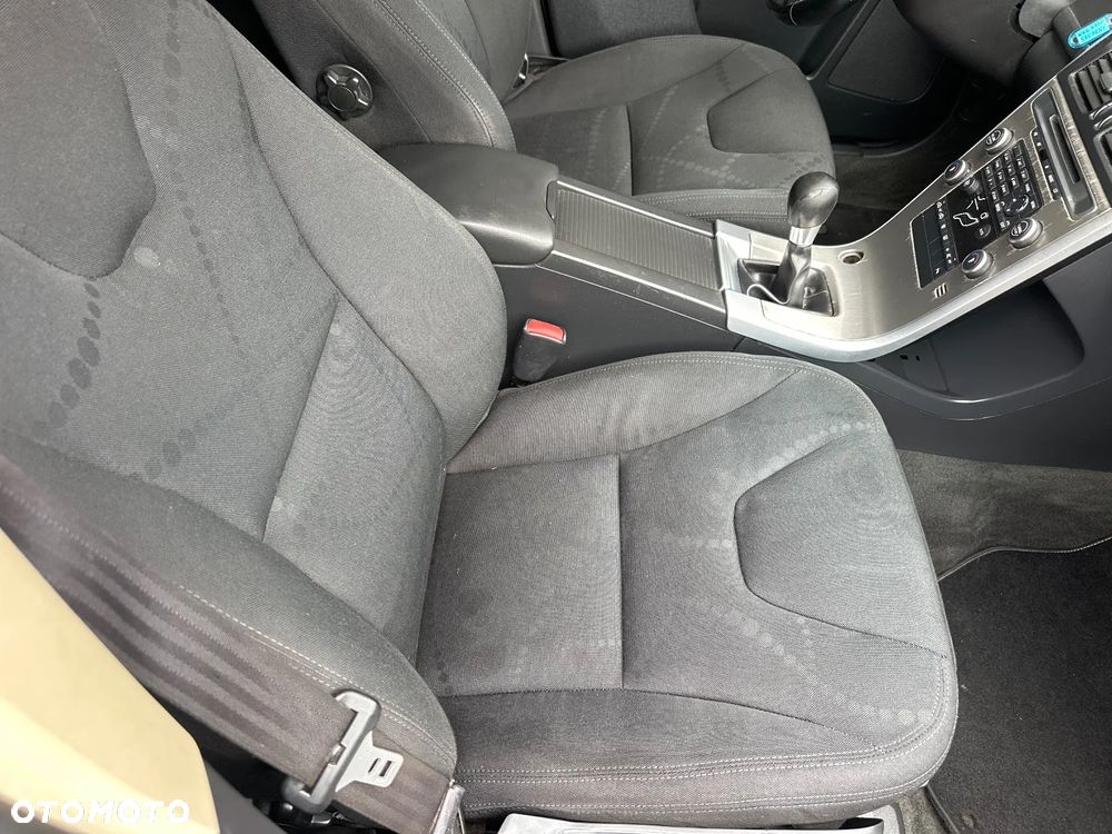 Volvo XC 60 D5 AWD Kinetic - 22