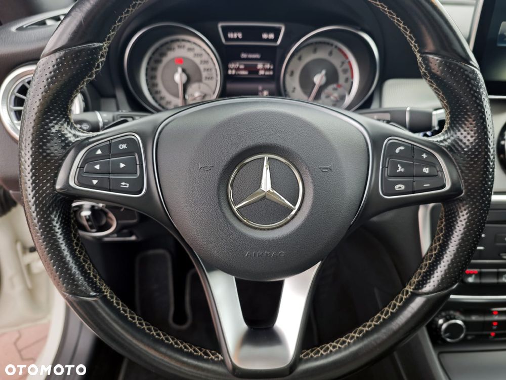 Mercedes-Benz CLA 180 7G-DCT - 14
