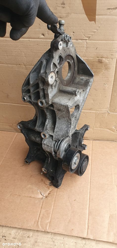 Podstawa łapa alternatora Audi A4 B8 2.0 TDI 03L903139H - 6