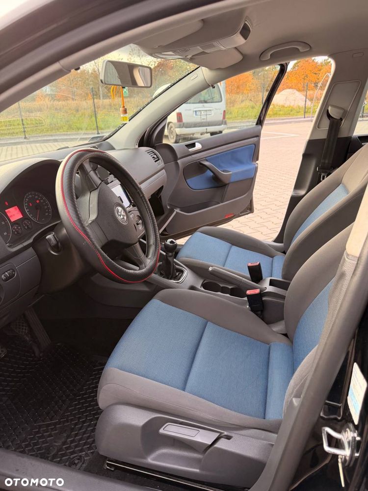 Volkswagen Golf - 5
