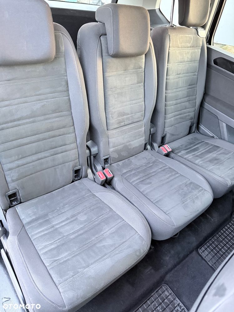 Volkswagen Touran - 22