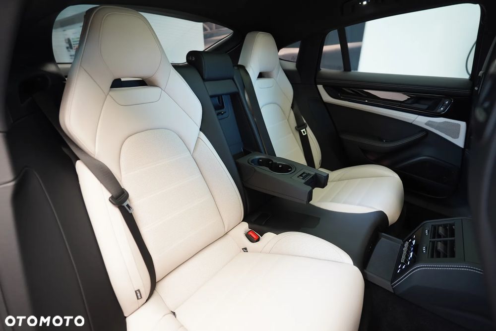 Porsche Panamera - 12