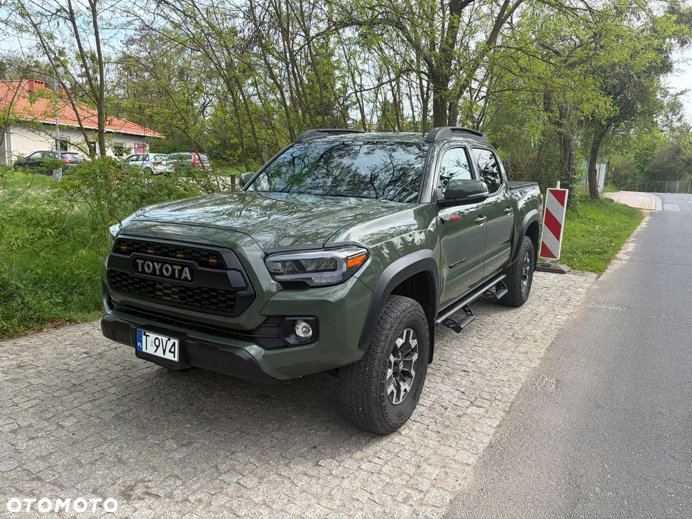 Toyota Tacoma - 1