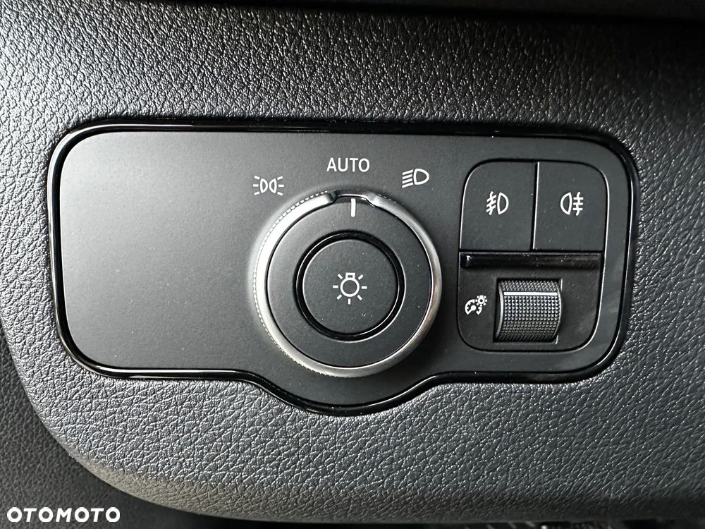 Mercedes-Benz Sprinter - 14