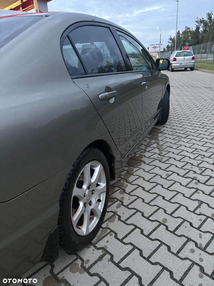 Honda Civic 1.8 Comfort - 3
