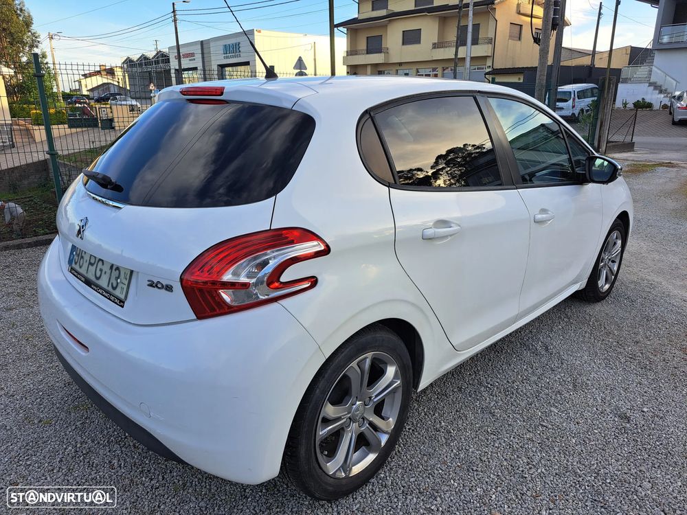 Peugeot 208 1.2 VTi SE Style - 6
