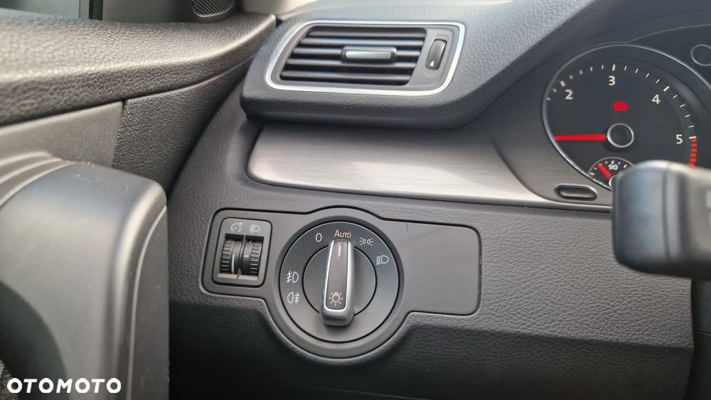 Volkswagen Passat 2.0 TDI Individual - 21