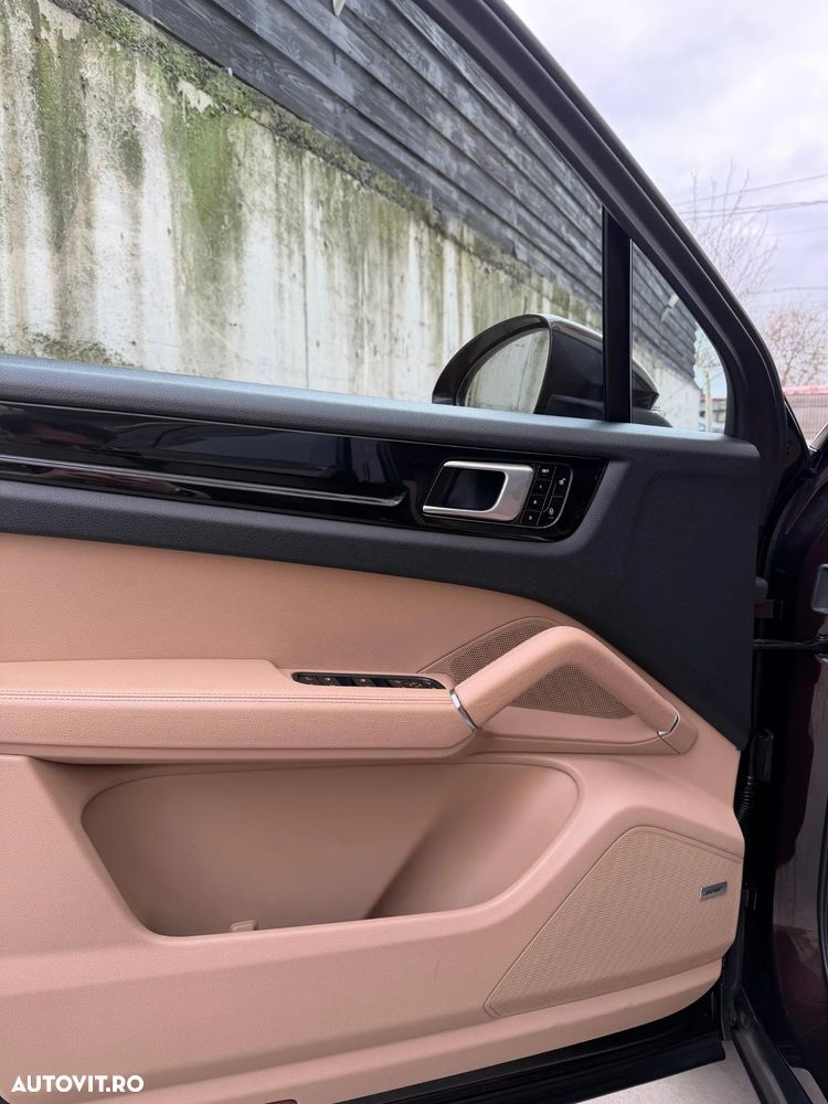 Porsche Cayenne - 9