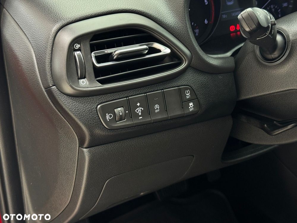 Hyundai i30 1.6 D Comfort DCT - 21