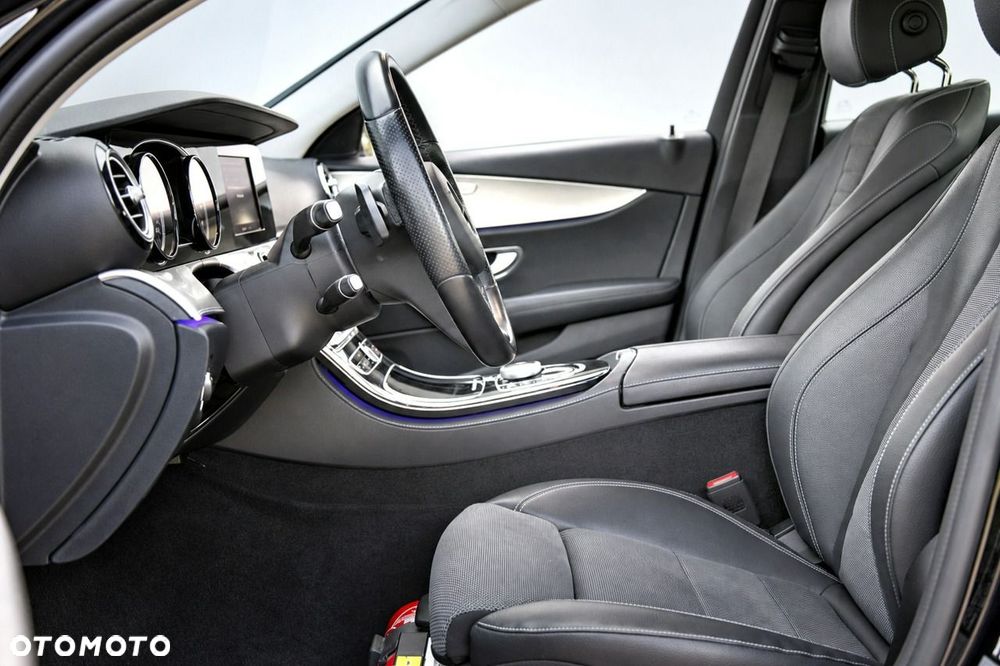 Mercedes-Benz Klasa E 200 d 9G-TRONIC - 19