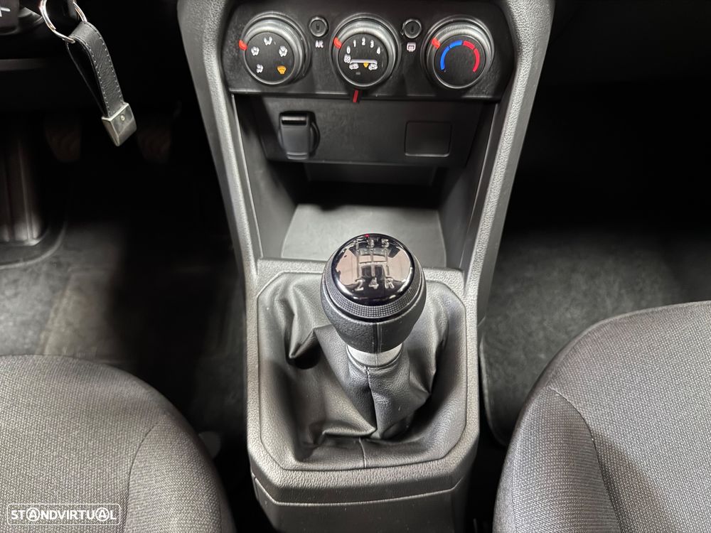 Dacia Sandero 1.0 SCe Essential - 28