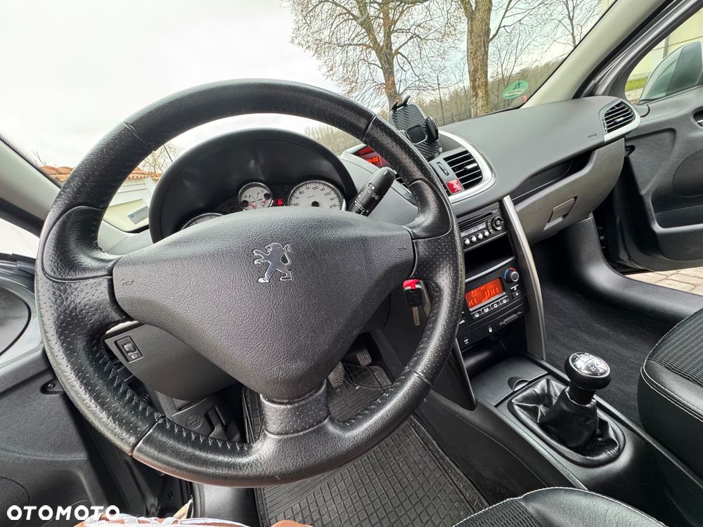 Peugeot 207 - 10