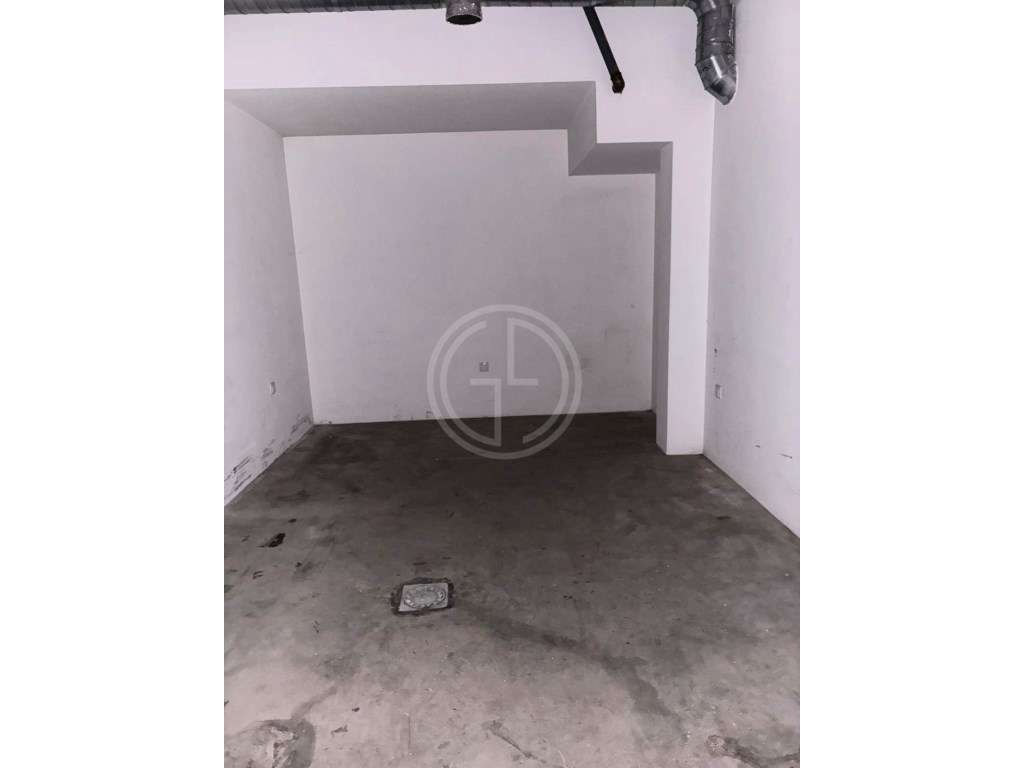 Loja para arrendamento com estacionamento em box fechada em Gambela... - Grande imagem: 2/4