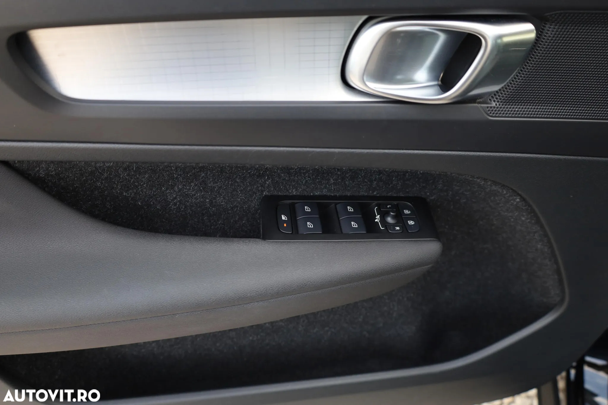 Volvo XC 40 T2 AT8 Momentum - 17