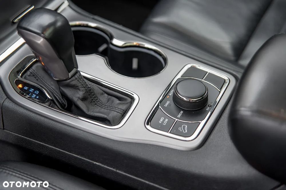 Jeep Grand Cherokee - 35