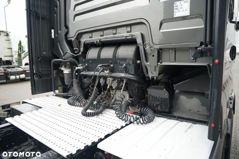 MAN TGX 18.580 / GX / RETARDER / CAŁY NA PODUSZKACH / NAVI RIO / BOGATE WYPOSAŻENIE / - 17