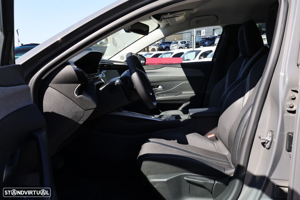 Peugeot 408 1.6 Hybrid Allure e-EAT8 - 18