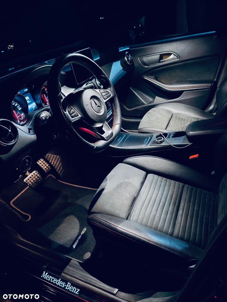 Mercedes-Benz CLA 180 7G-DCT AMG Line - 14