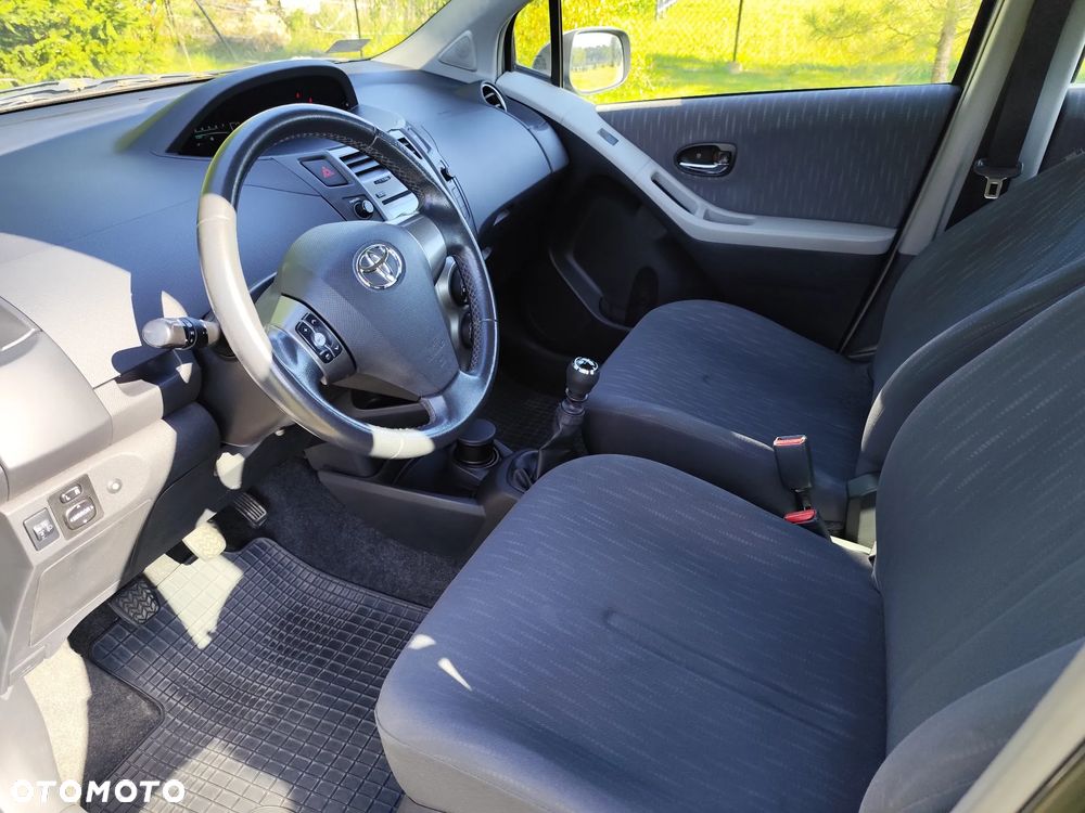 Toyota Yaris - 16