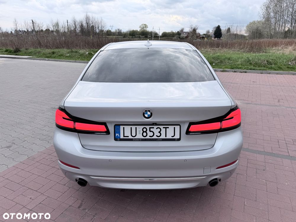 BMW Seria 5 530i xDrive Sport Line - 11