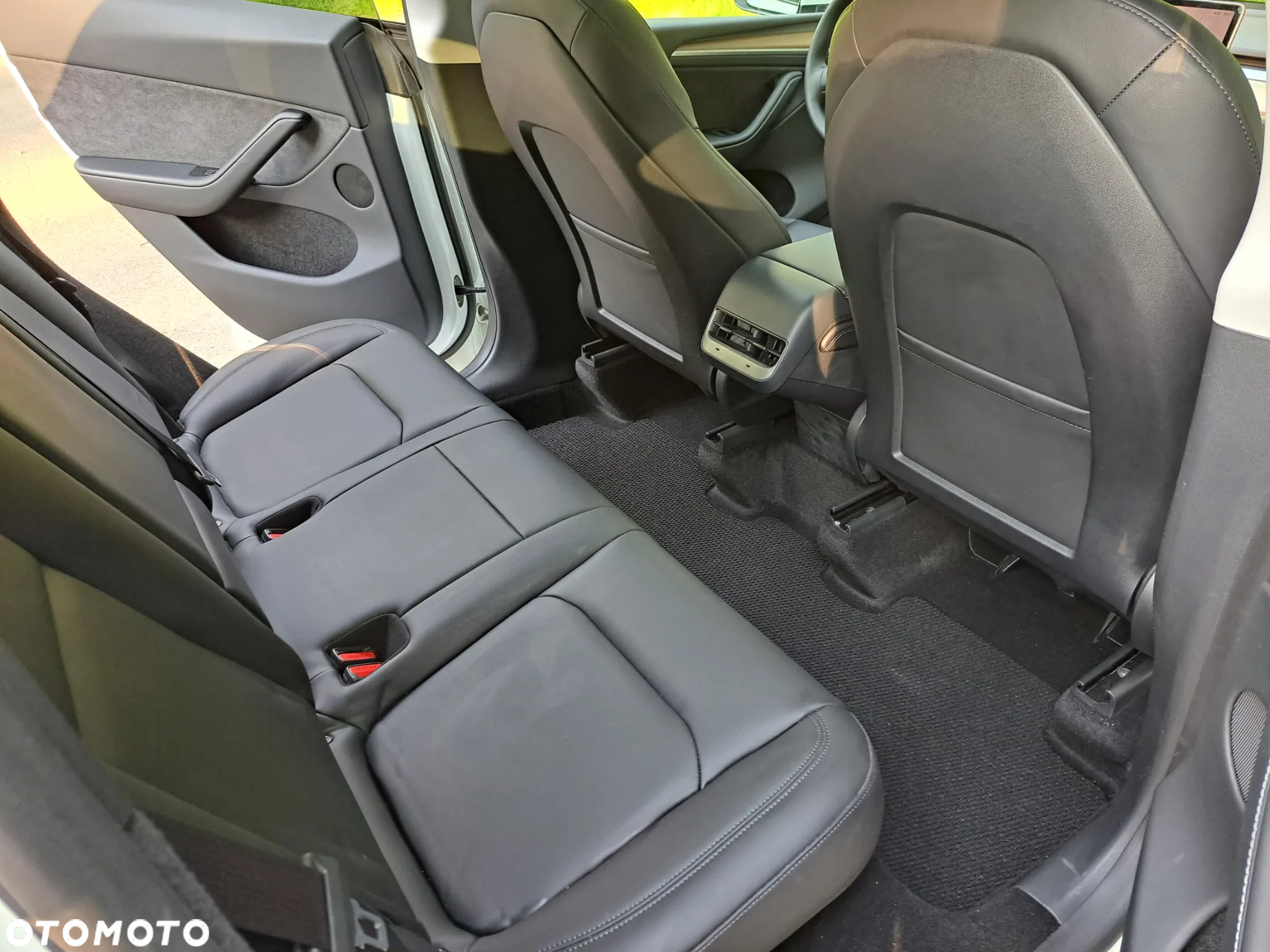 Tesla Y Model Long Range Dual Motor AWD - 11