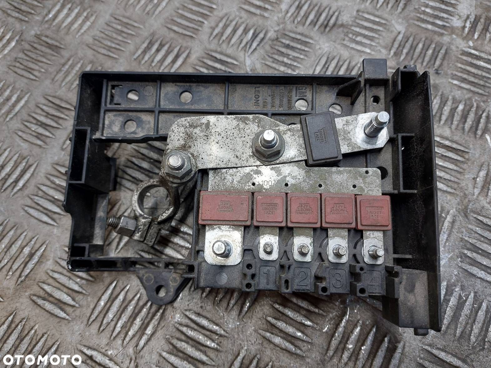 SKRZYNKA AKUMULATORA KLEMA PLUSOWA OPEL ASTRA J 1.4 T 13368497 - 1