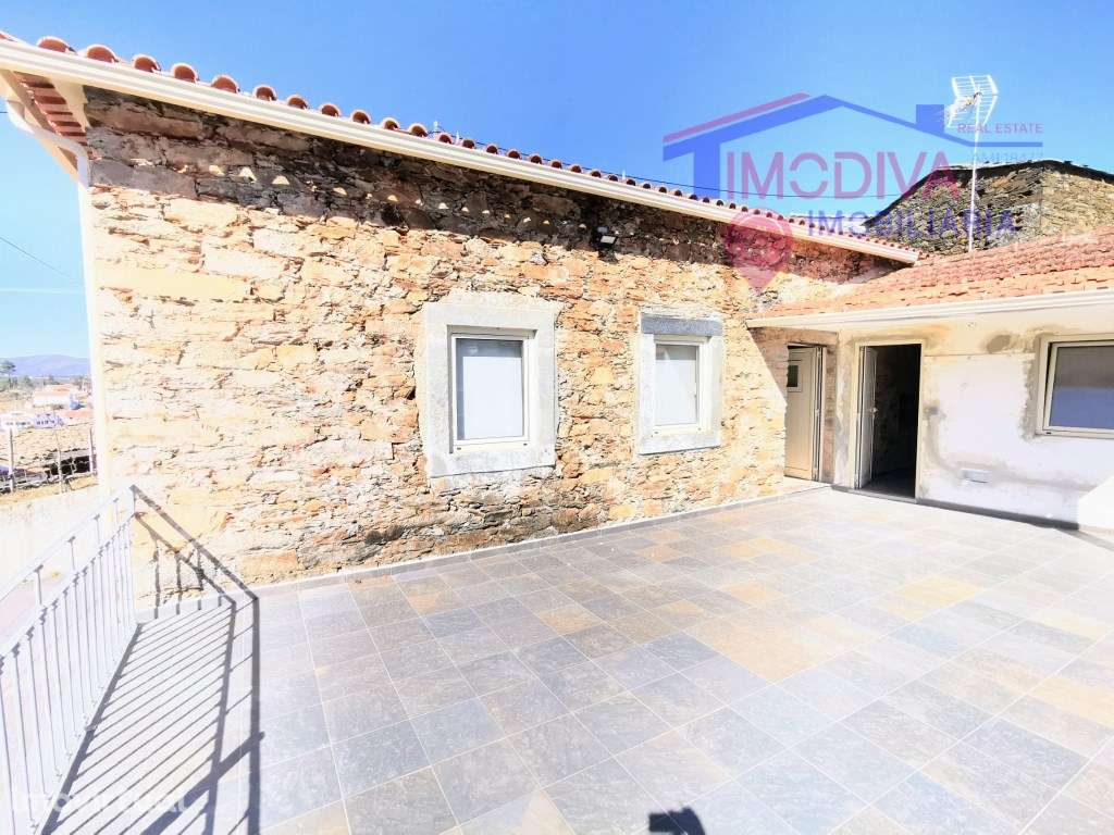 Moradia T4 em pedra, recentemente remodelada, próxima da Pampilhosa... - Grande imagem: 4/41