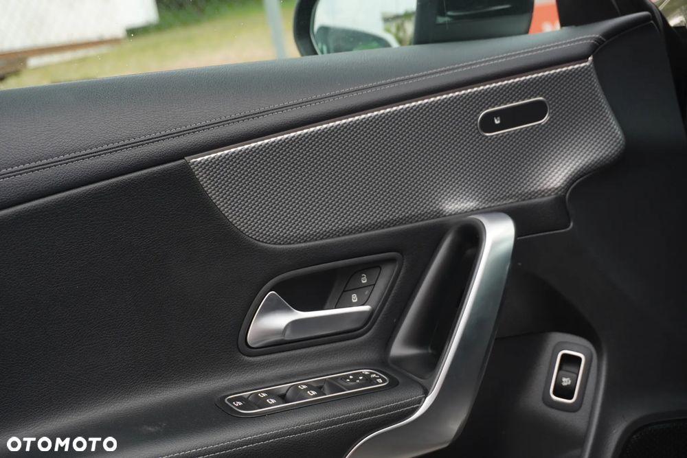 Mercedes-Benz CLA 180 7G-DCT Edition Progressive Line - 20