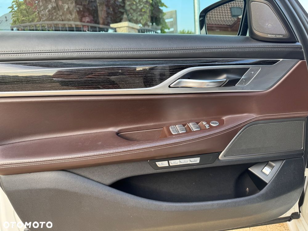 BMW Seria 7 740Li xDrive - 22